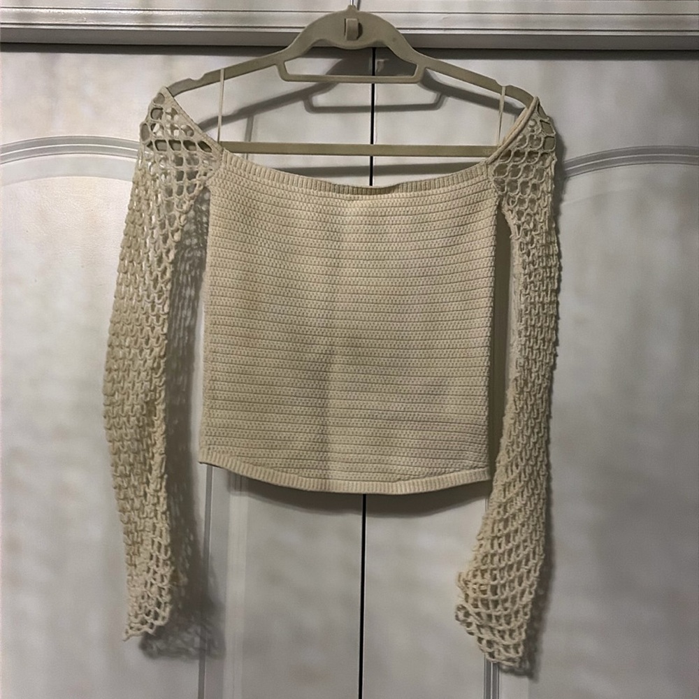 Brand new with tags!! Adorable Zara top! Beige knit top with crochet knit sleeve